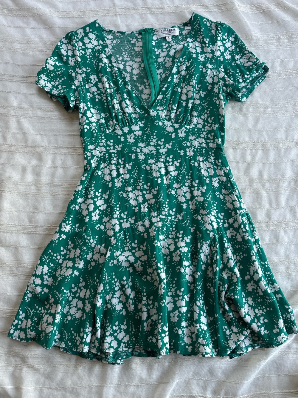 Shareen Collections Green Ditsy Floral V-Neck Mini Dress | S